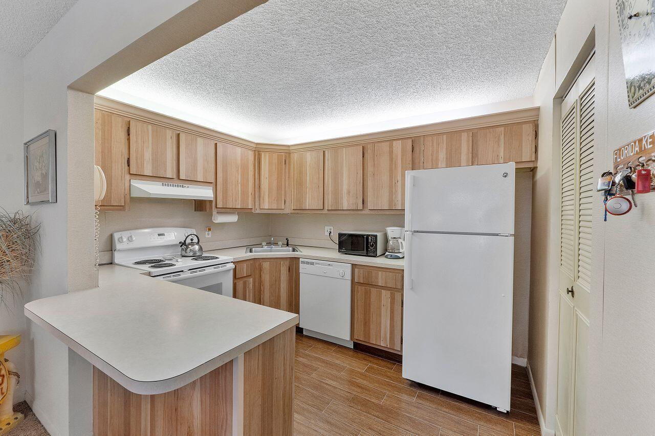 241 Pine Hov Cir Circle D-2
