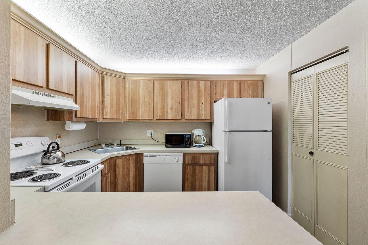 241 Pine Hov Cir Circle D-2