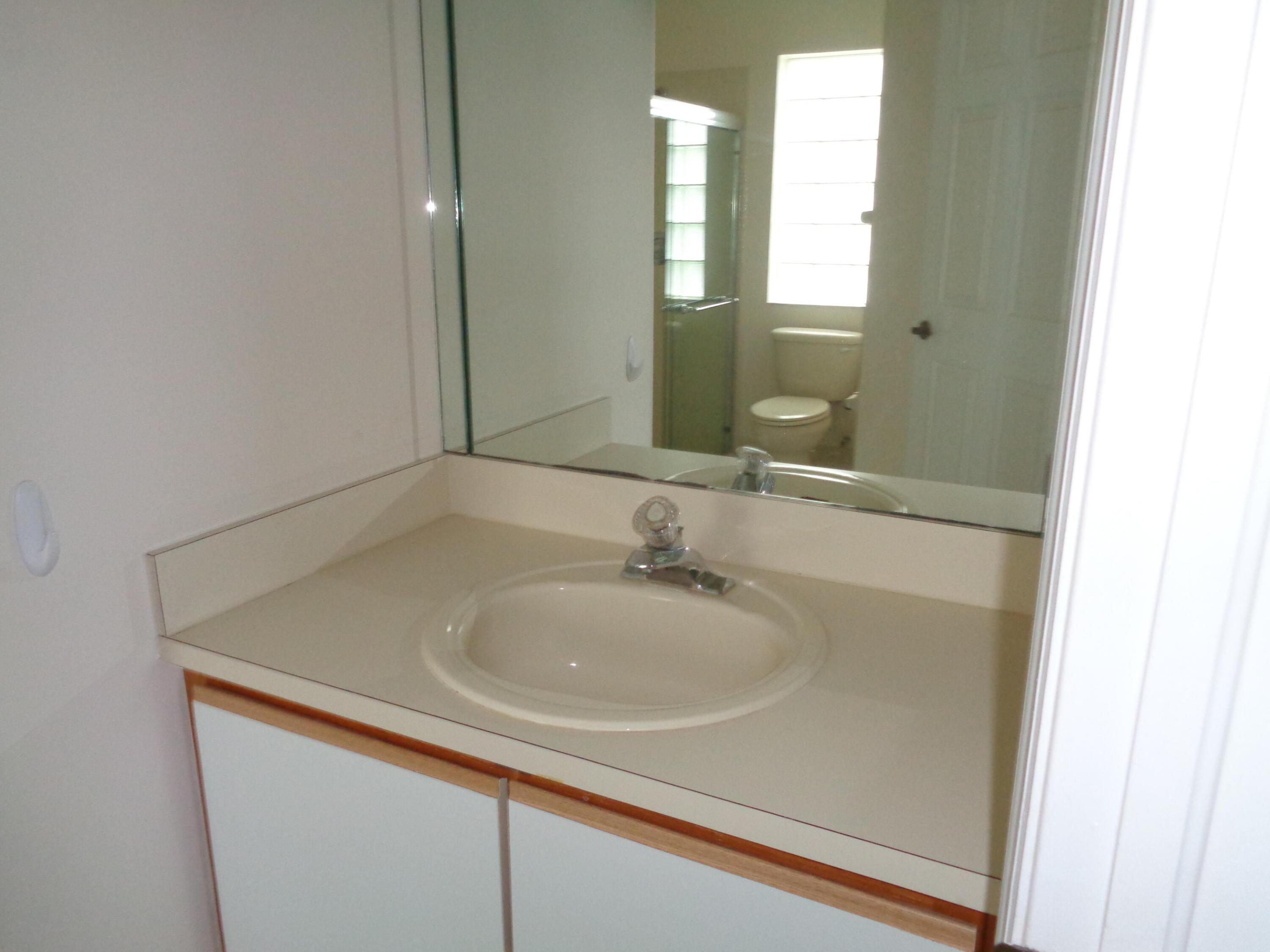 7512 Stirling Bridge Boulevard N