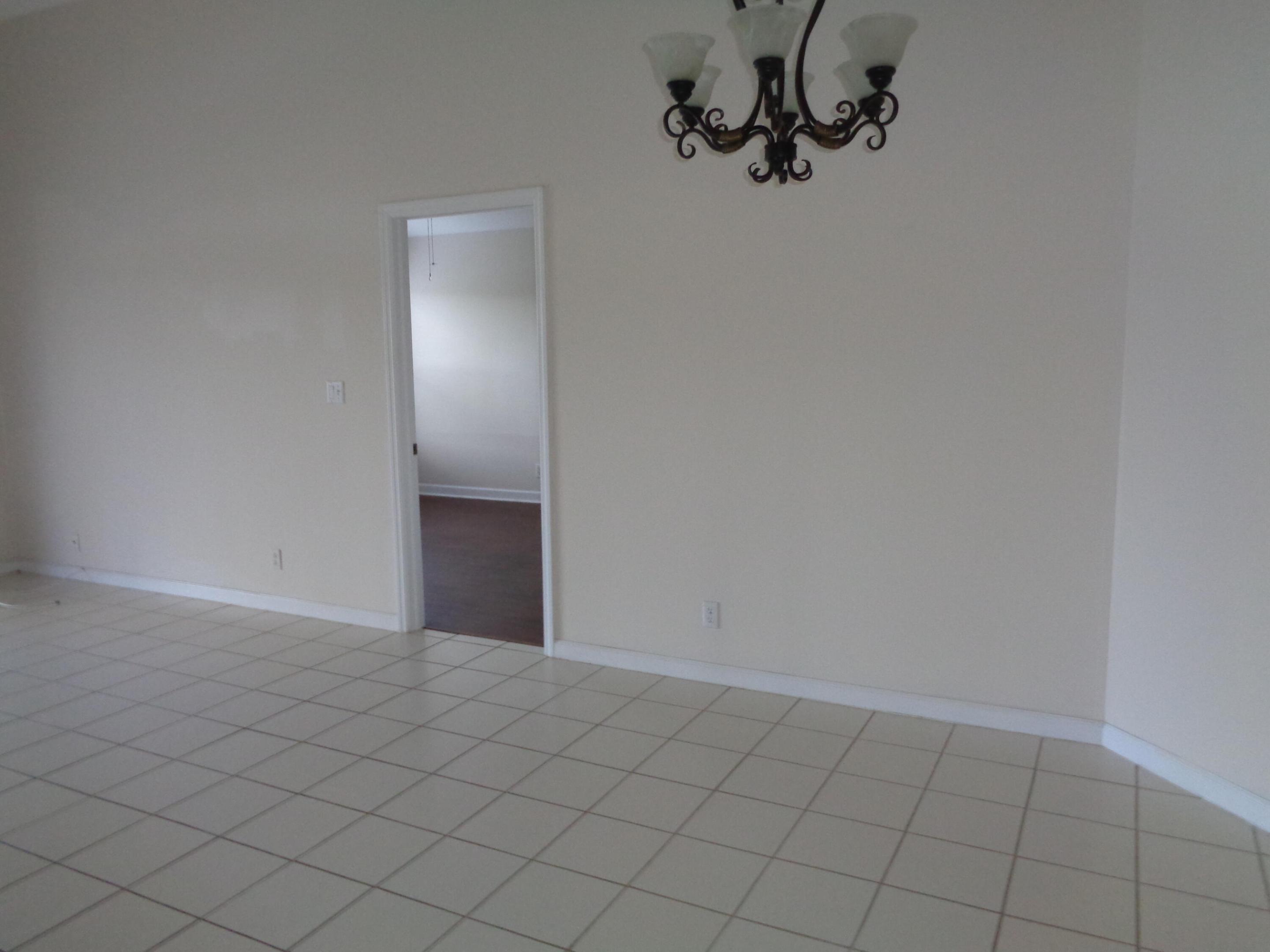 7512 Stirling Bridge Boulevard N