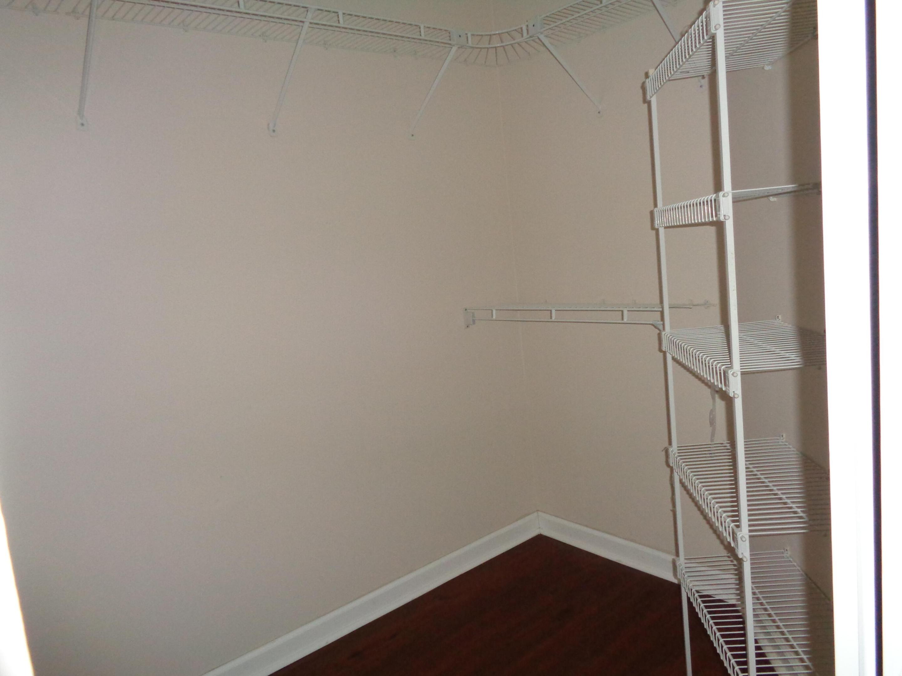 7512 Stirling Bridge Boulevard N