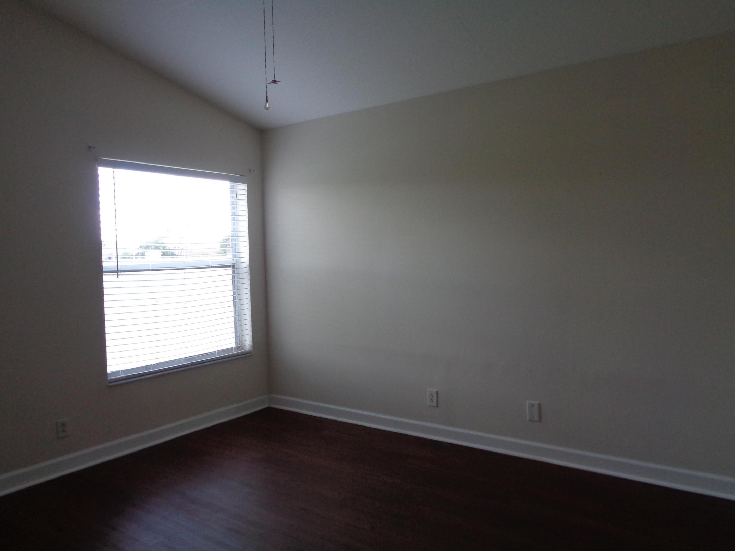 7512 Stirling Bridge Boulevard N