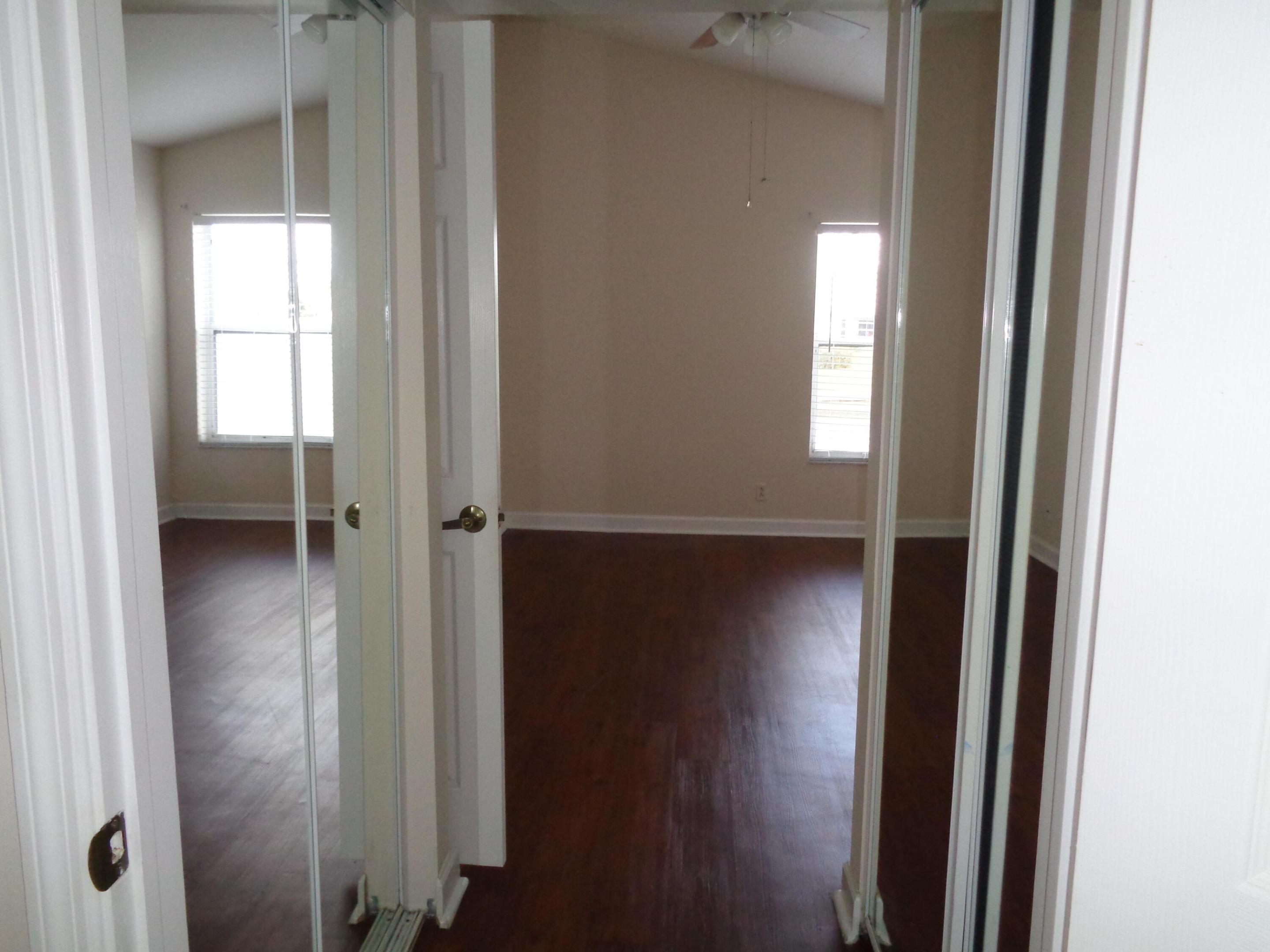 7512 Stirling Bridge Boulevard N