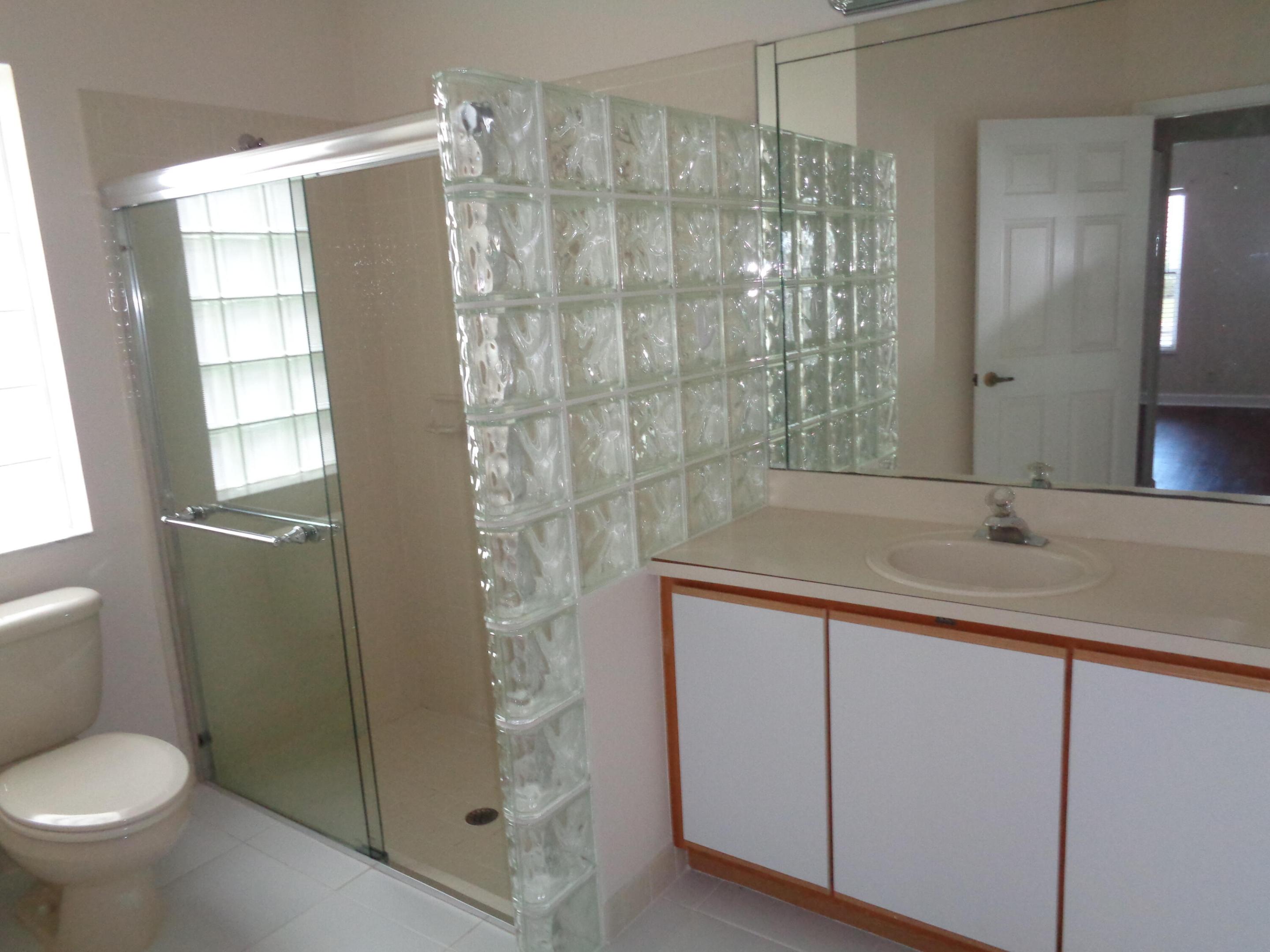 7512 Stirling Bridge Boulevard N