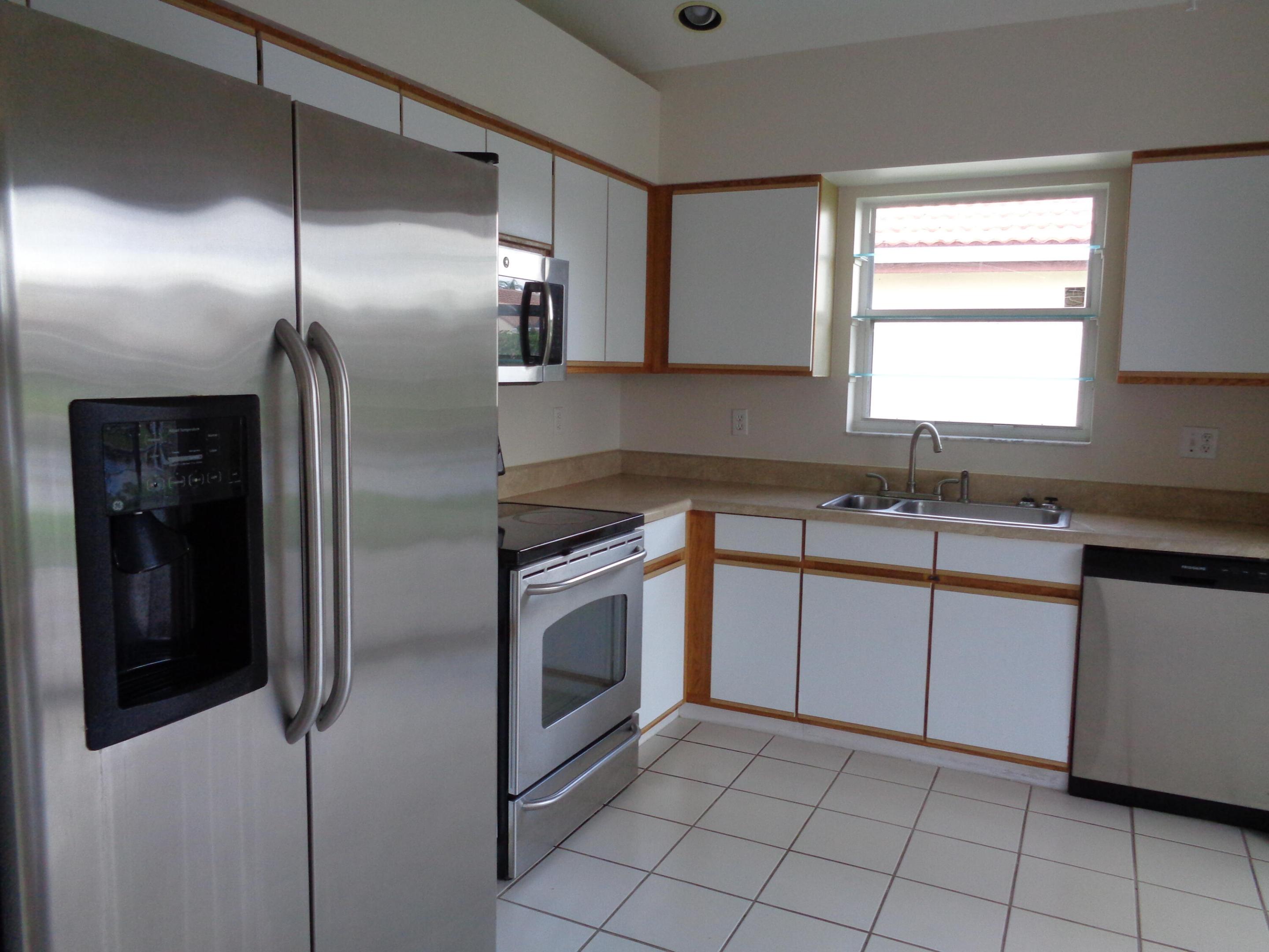 7512 Stirling Bridge Boulevard N