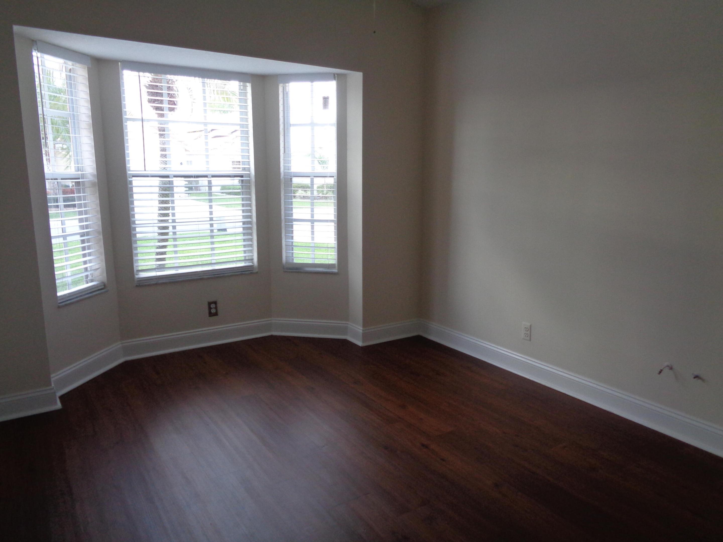 7512 Stirling Bridge Boulevard N