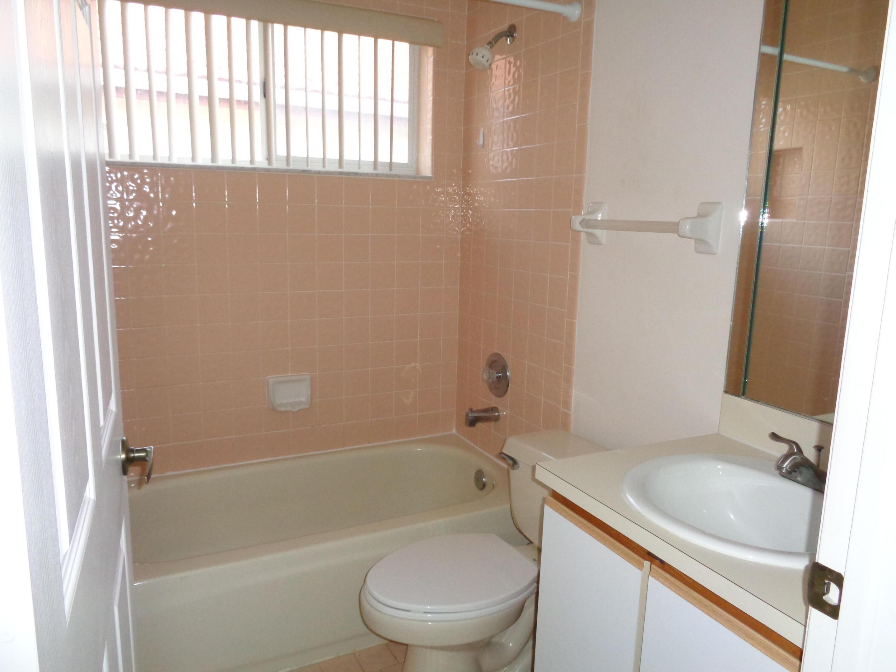 7512 Stirling Bridge Boulevard N