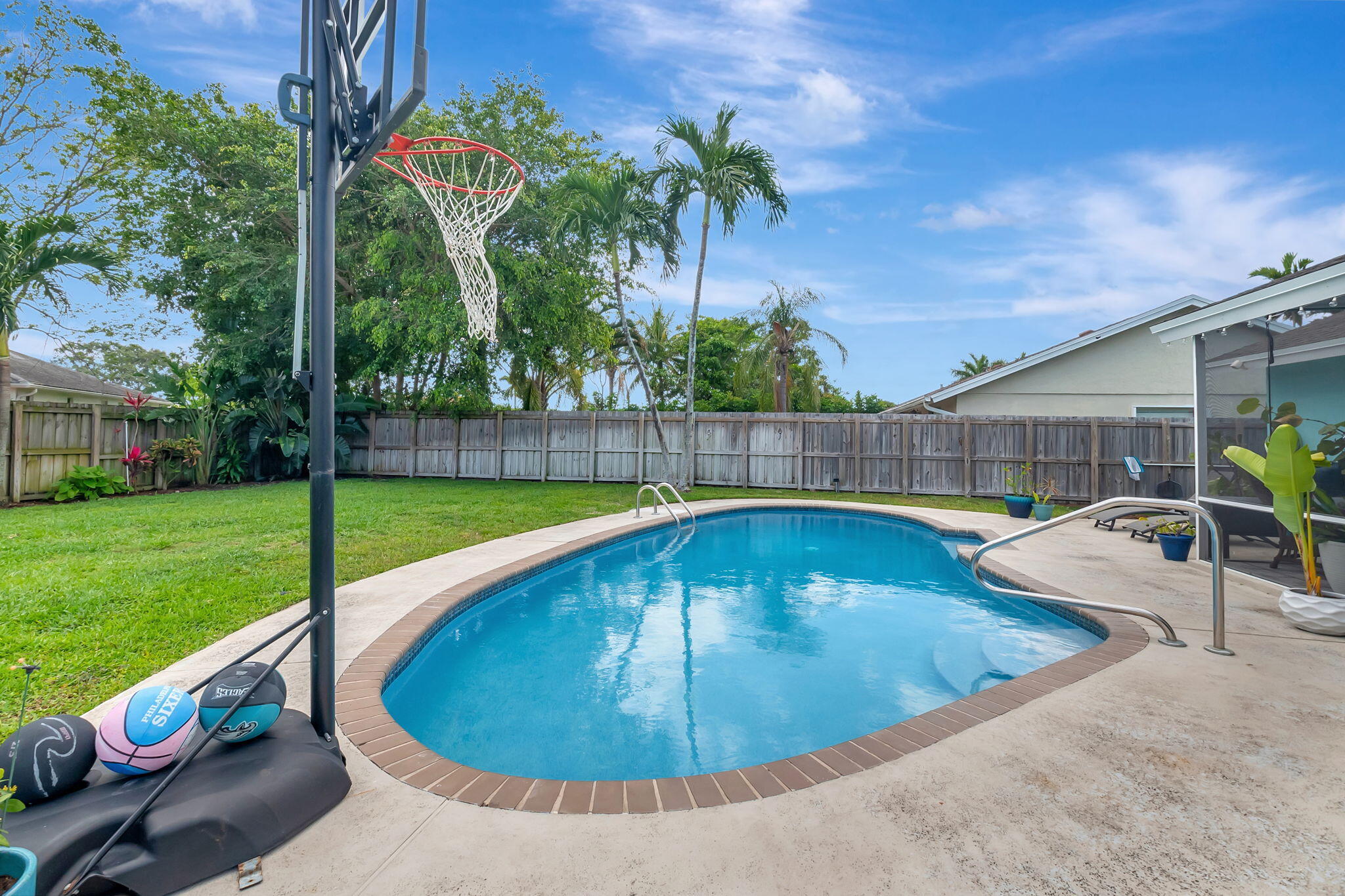 836 NW 9th Way