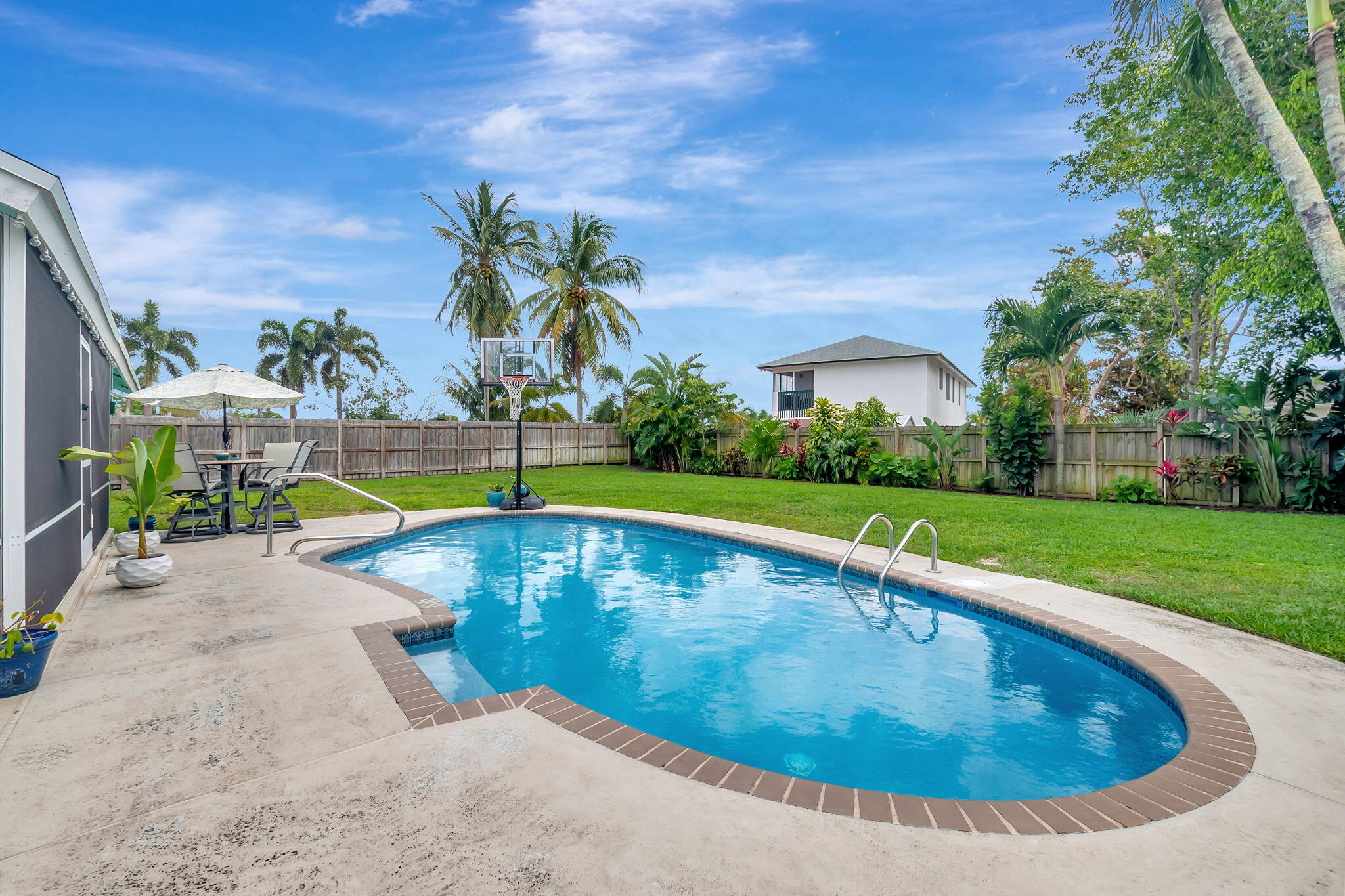 836 NW 9th Way