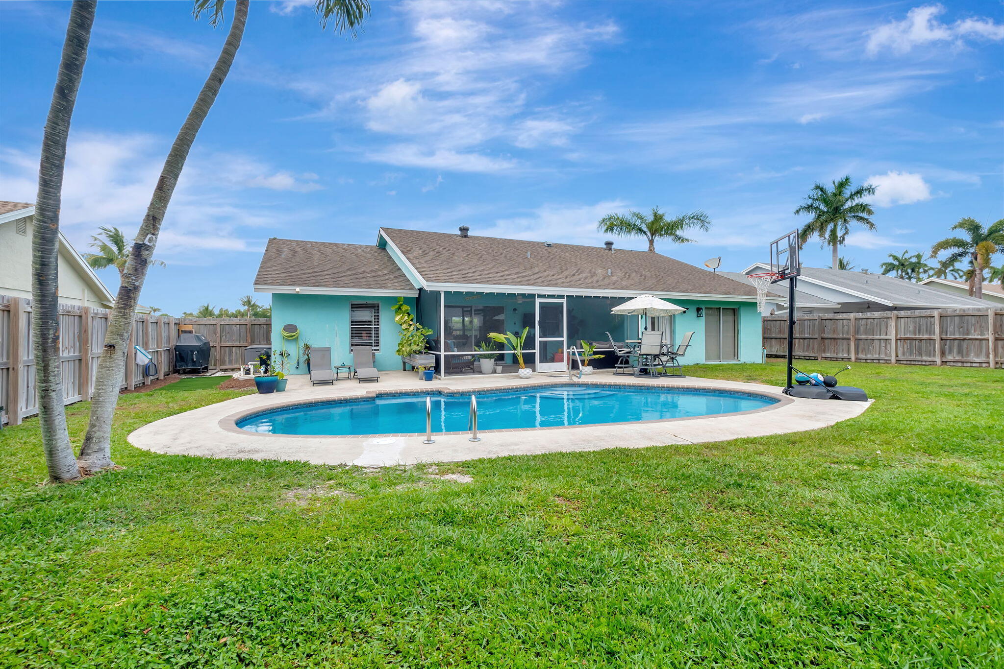 836 NW 9th Way