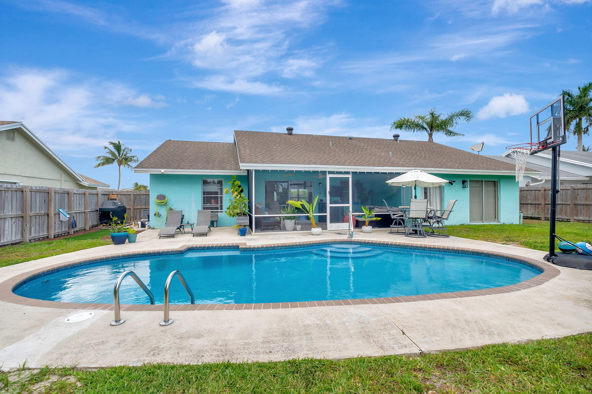 836 NW 9th Way