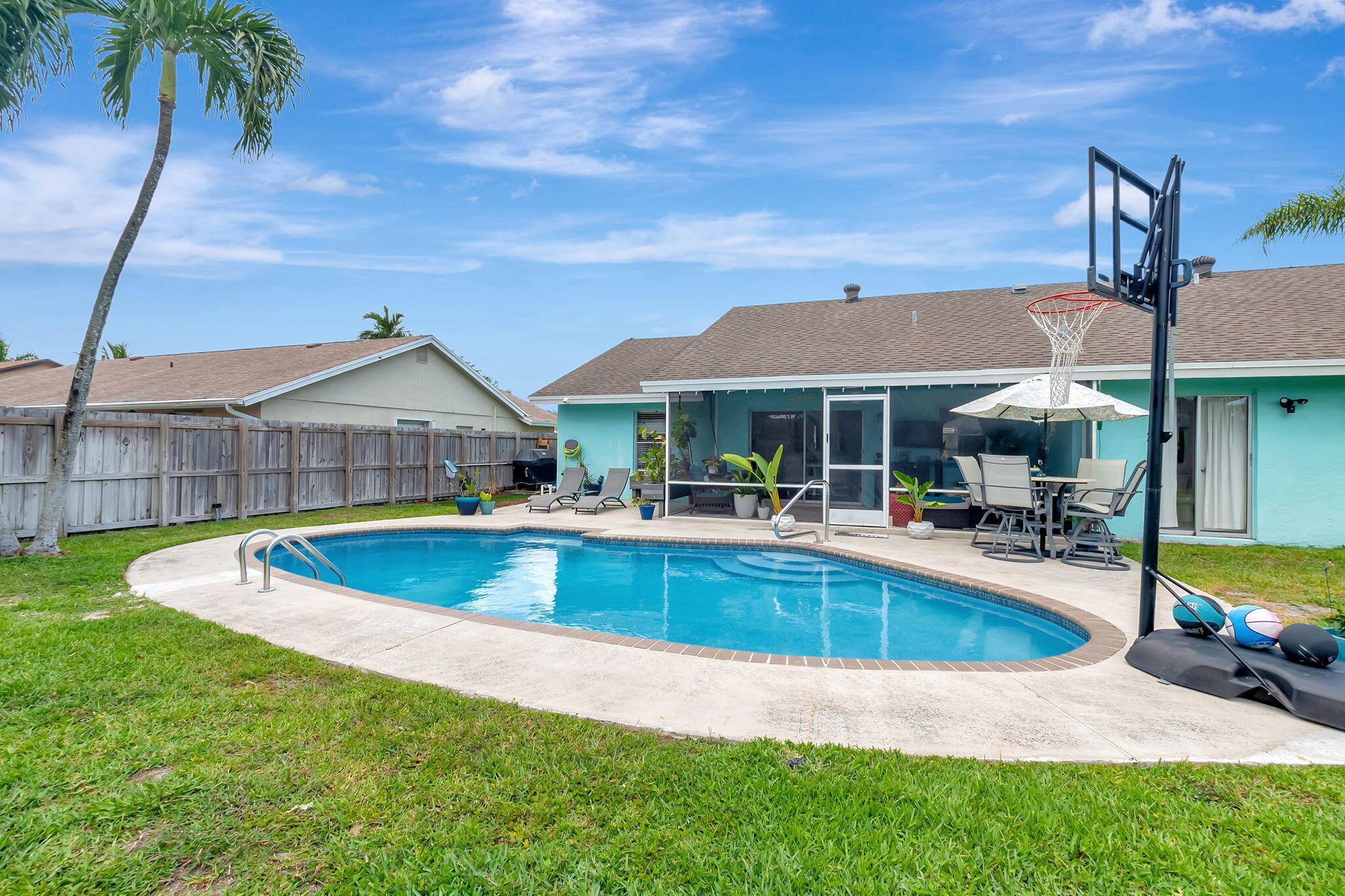 836 NW 9th Way