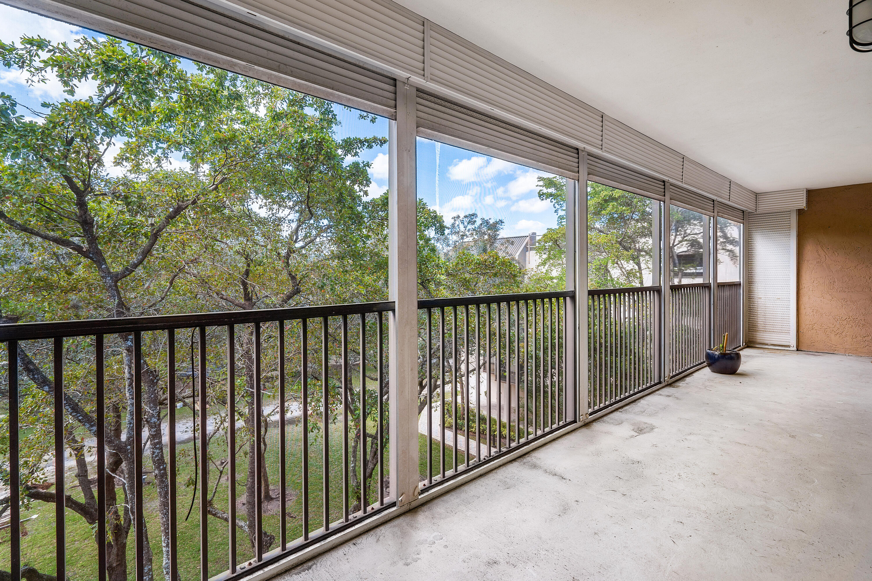 2818 N 46th Avenue K687