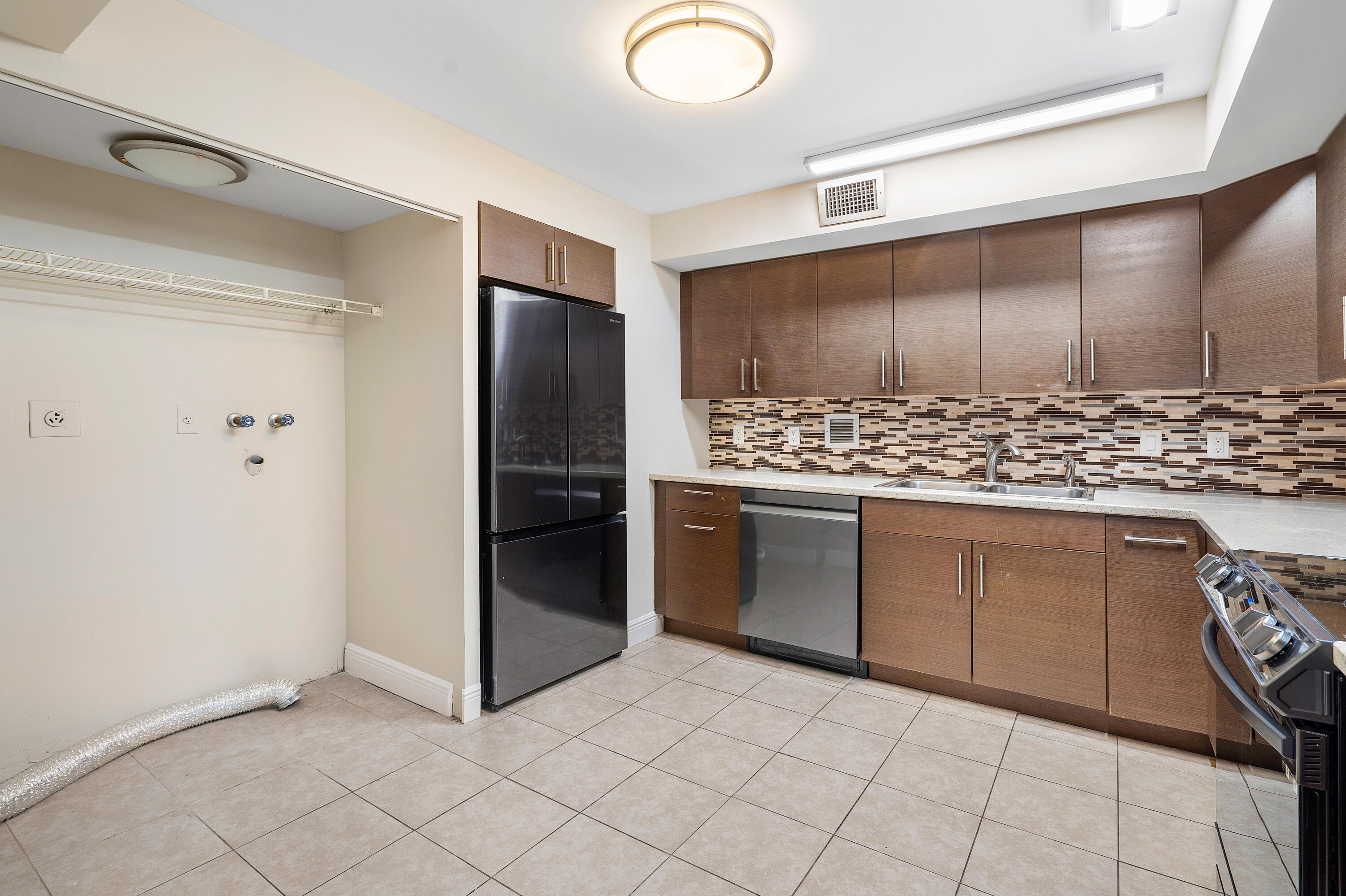 2818 N 46th Avenue K687