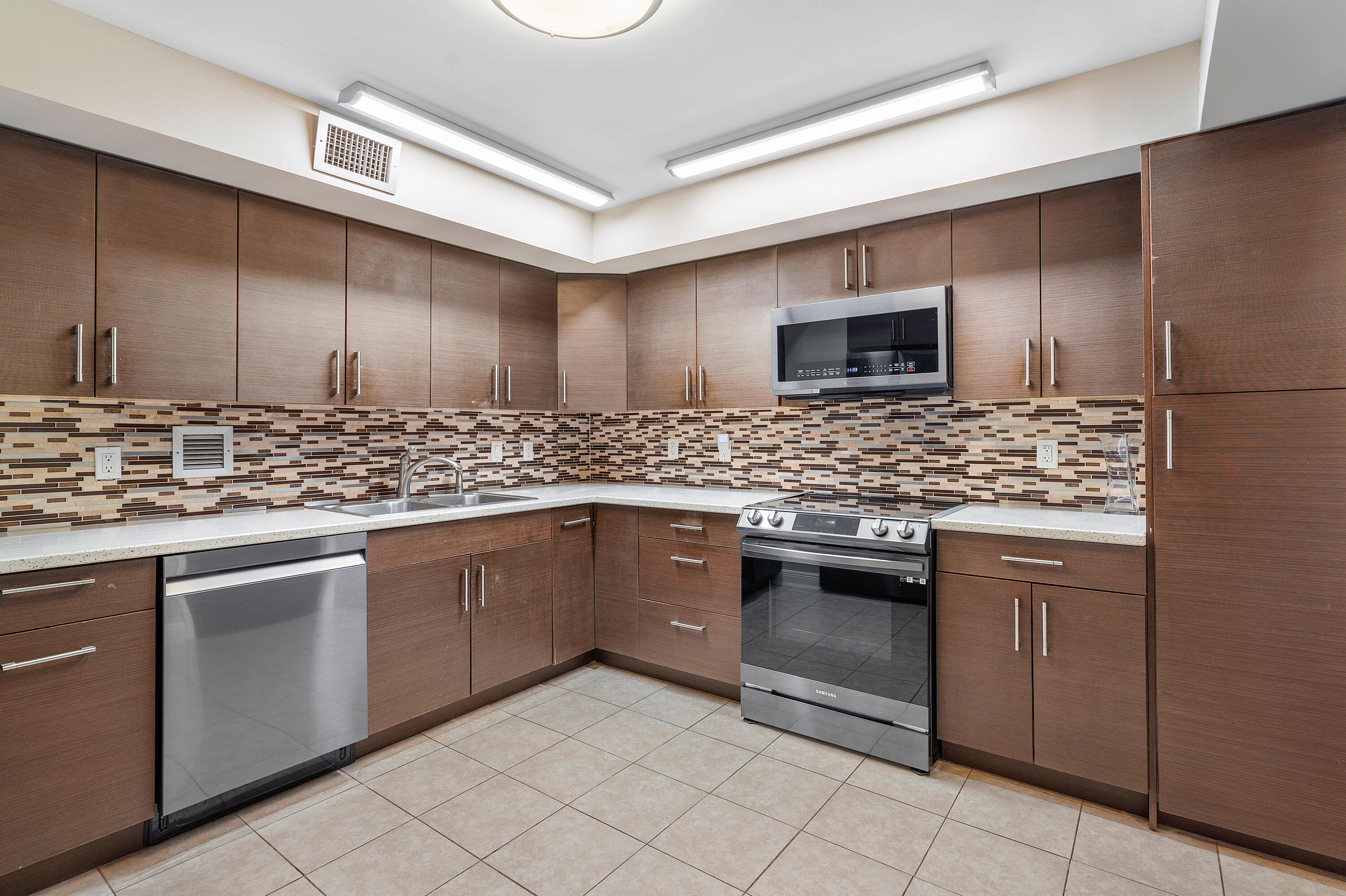 2818 N 46th Avenue K687