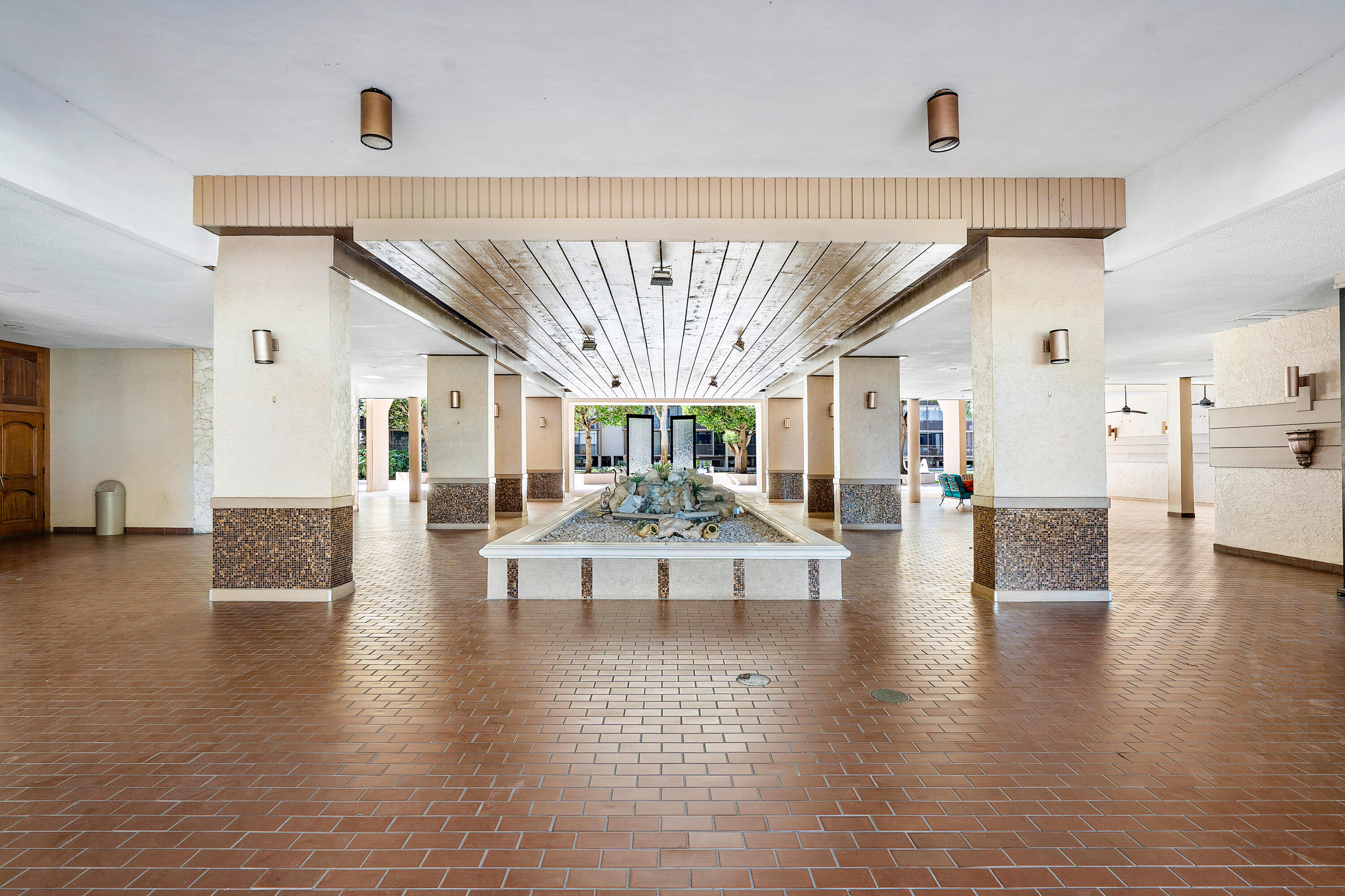 2818 N 46th Avenue K687