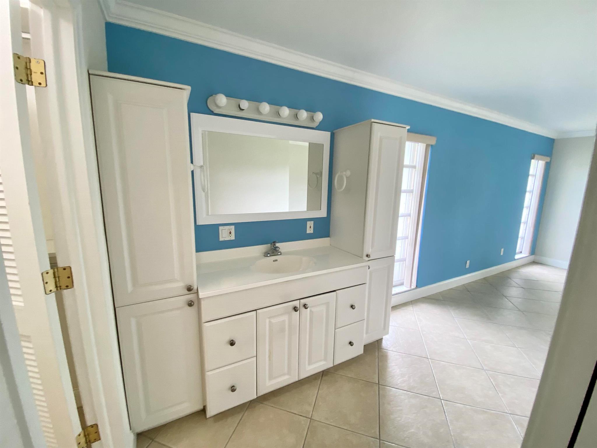 1041 Silk Oak Terrace A