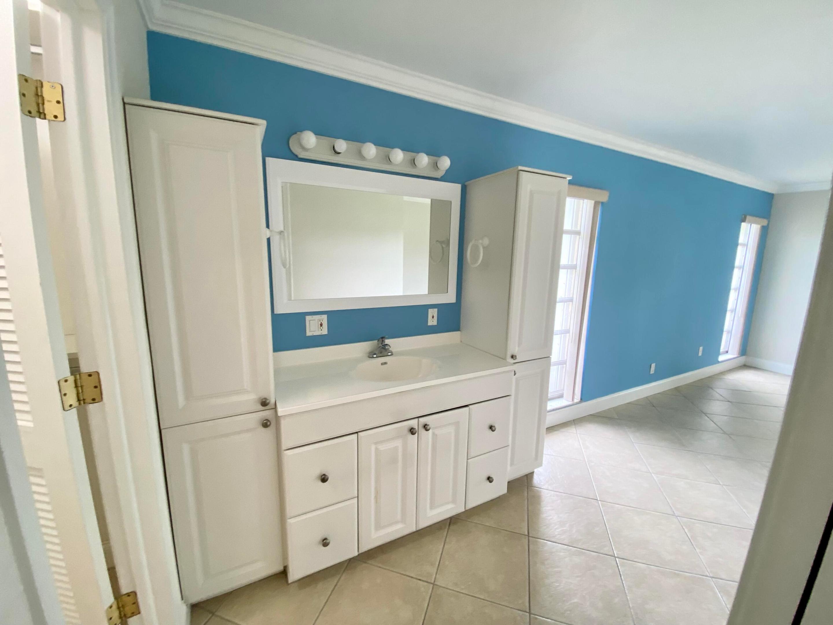 1041 Silk Oak Terrace A