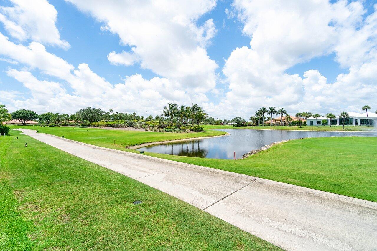 4665 Bocaire Boulevard