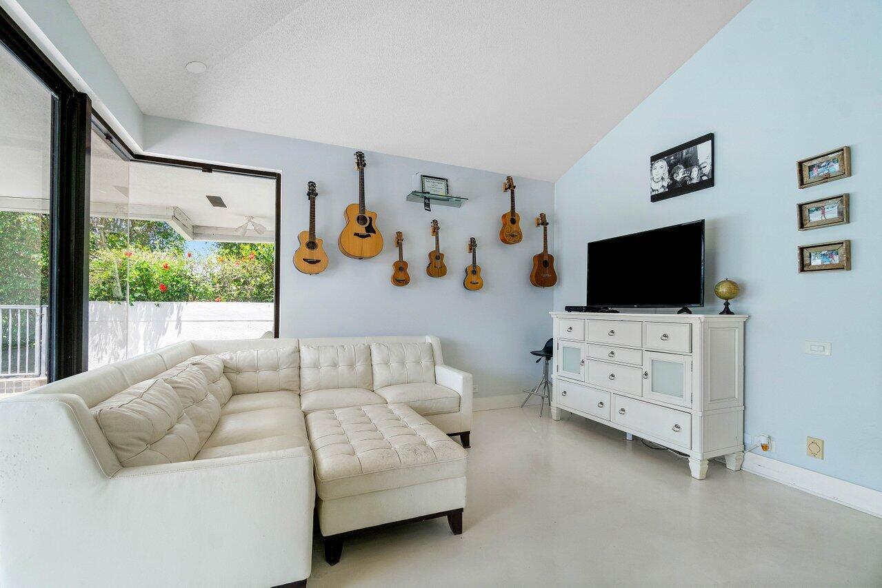 4665 Bocaire Boulevard