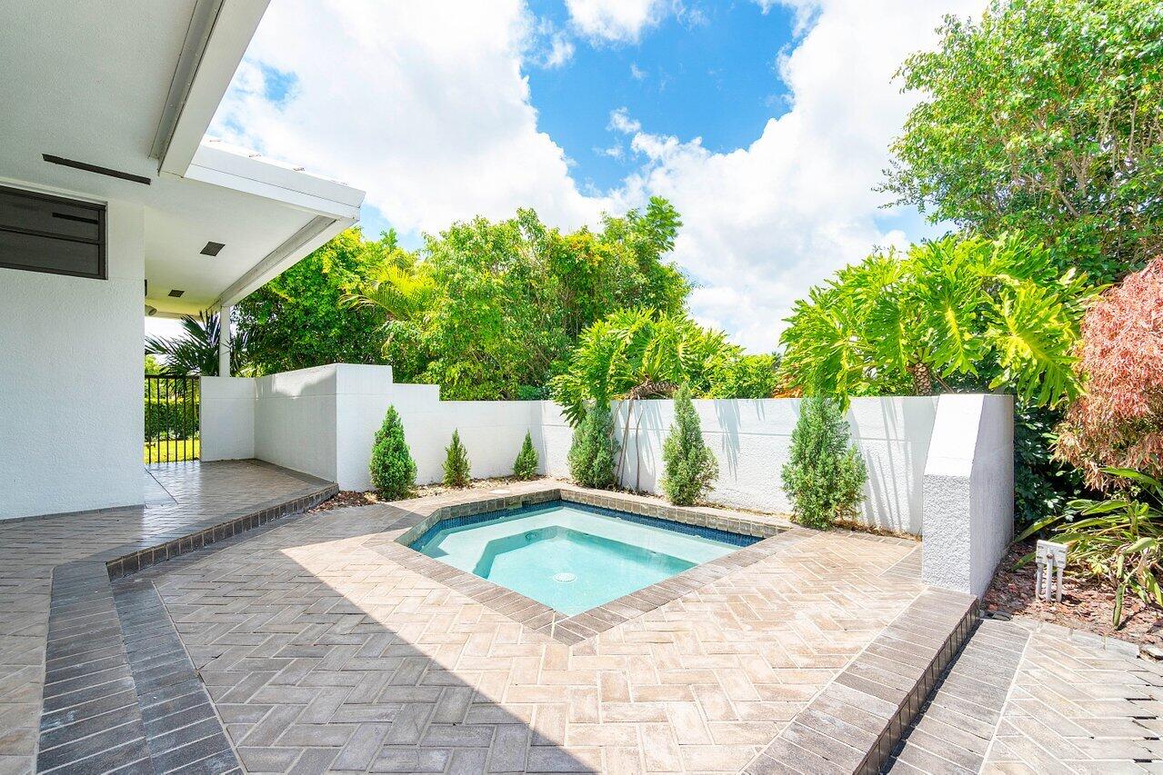 4665 Bocaire Boulevard