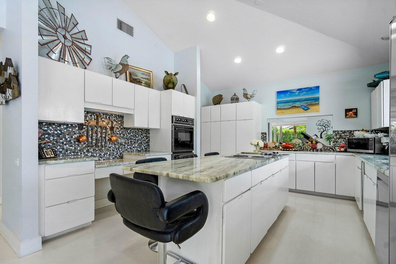 4665 Bocaire Boulevard