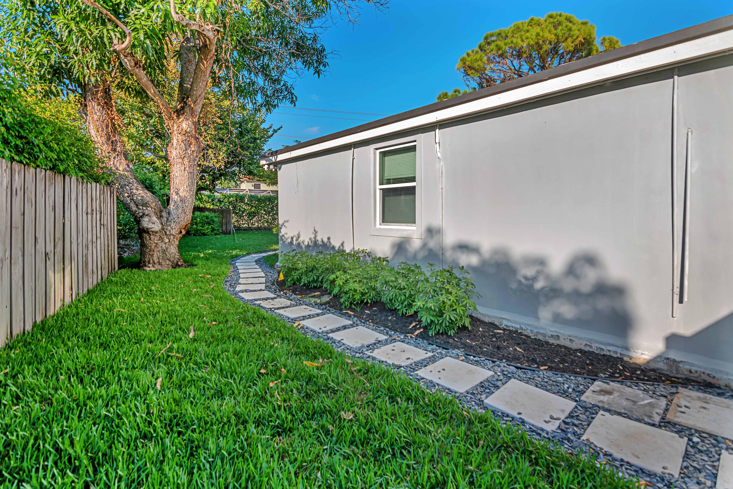 959 SW 18th Street W