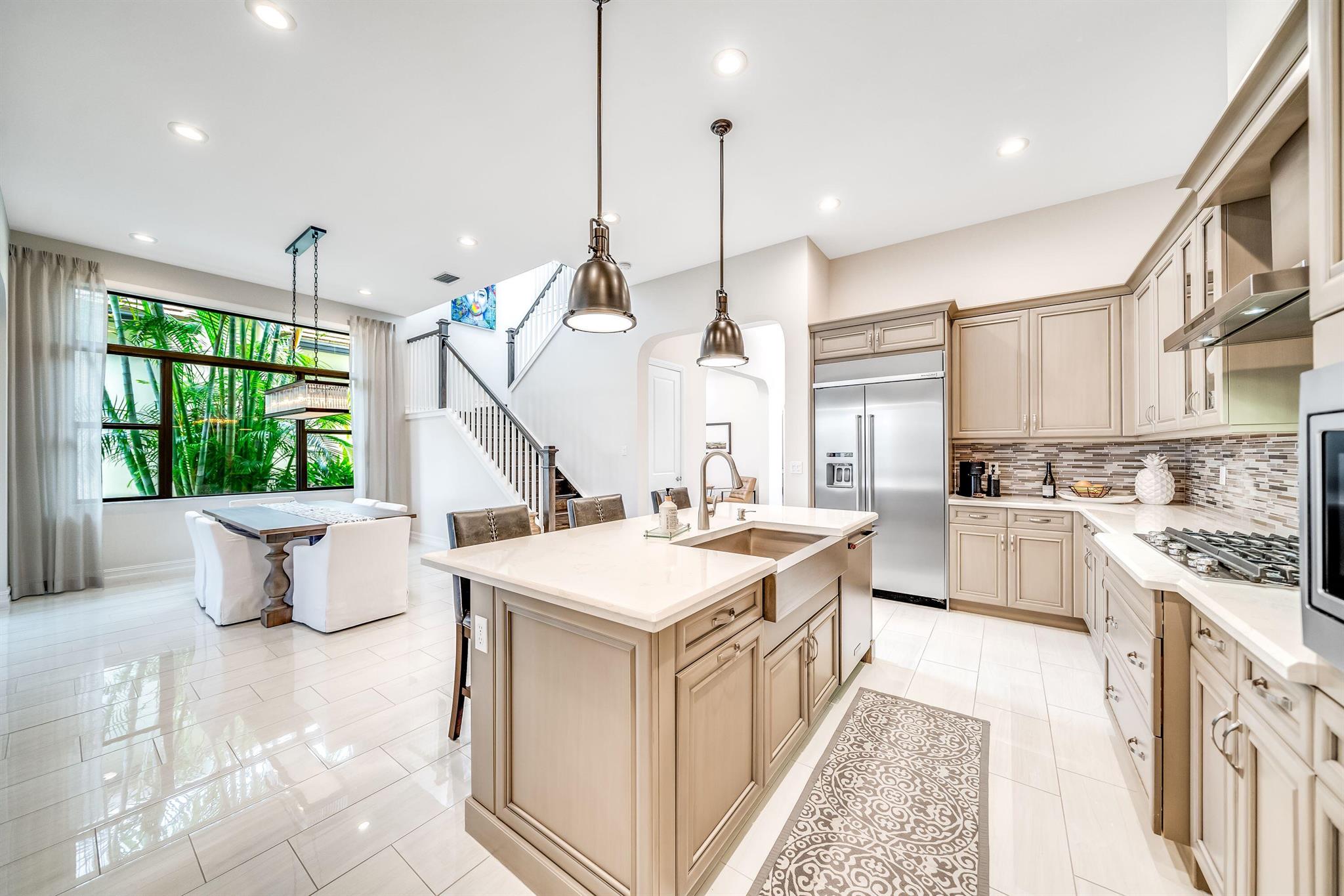 8548 Grand Prix Lane