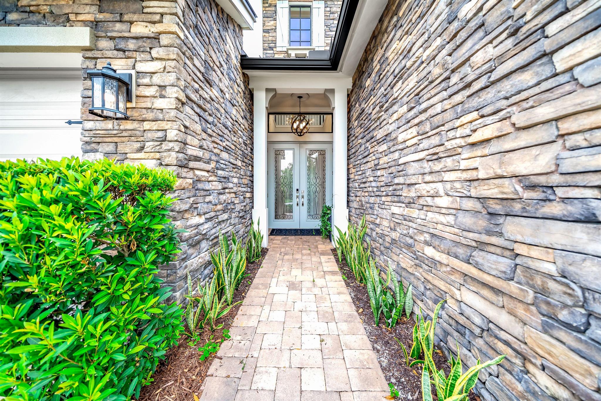 8548 Grand Prix Lane