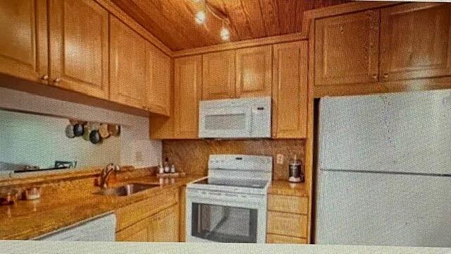 3576 N University Drive D-5