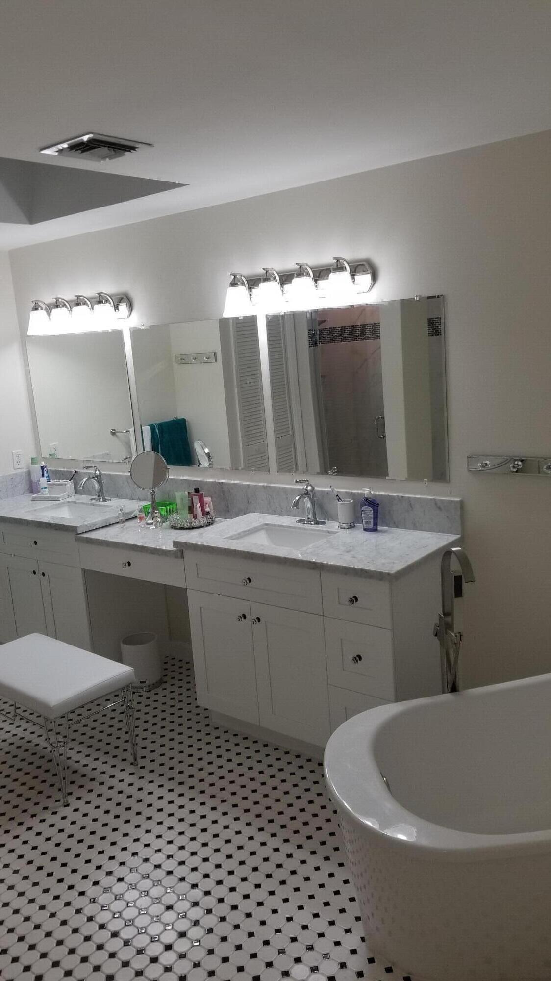9016 Villa Portofino Circle