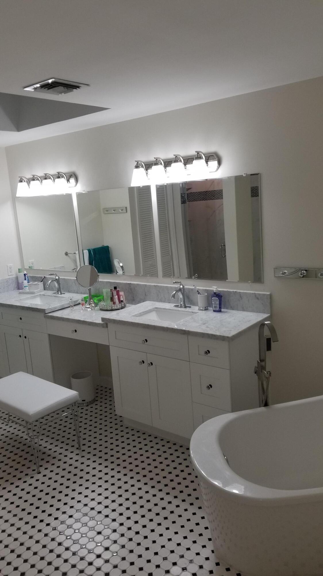 9016 Villa Portofino Circle