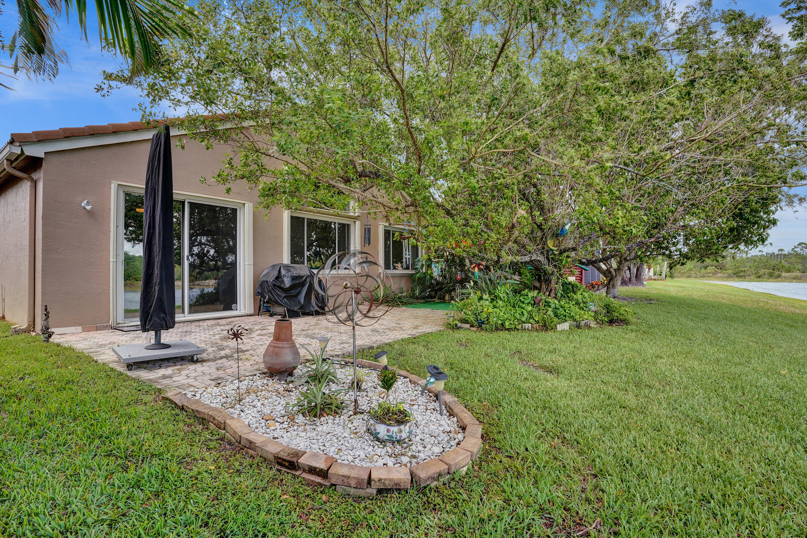 4352 N San Andros