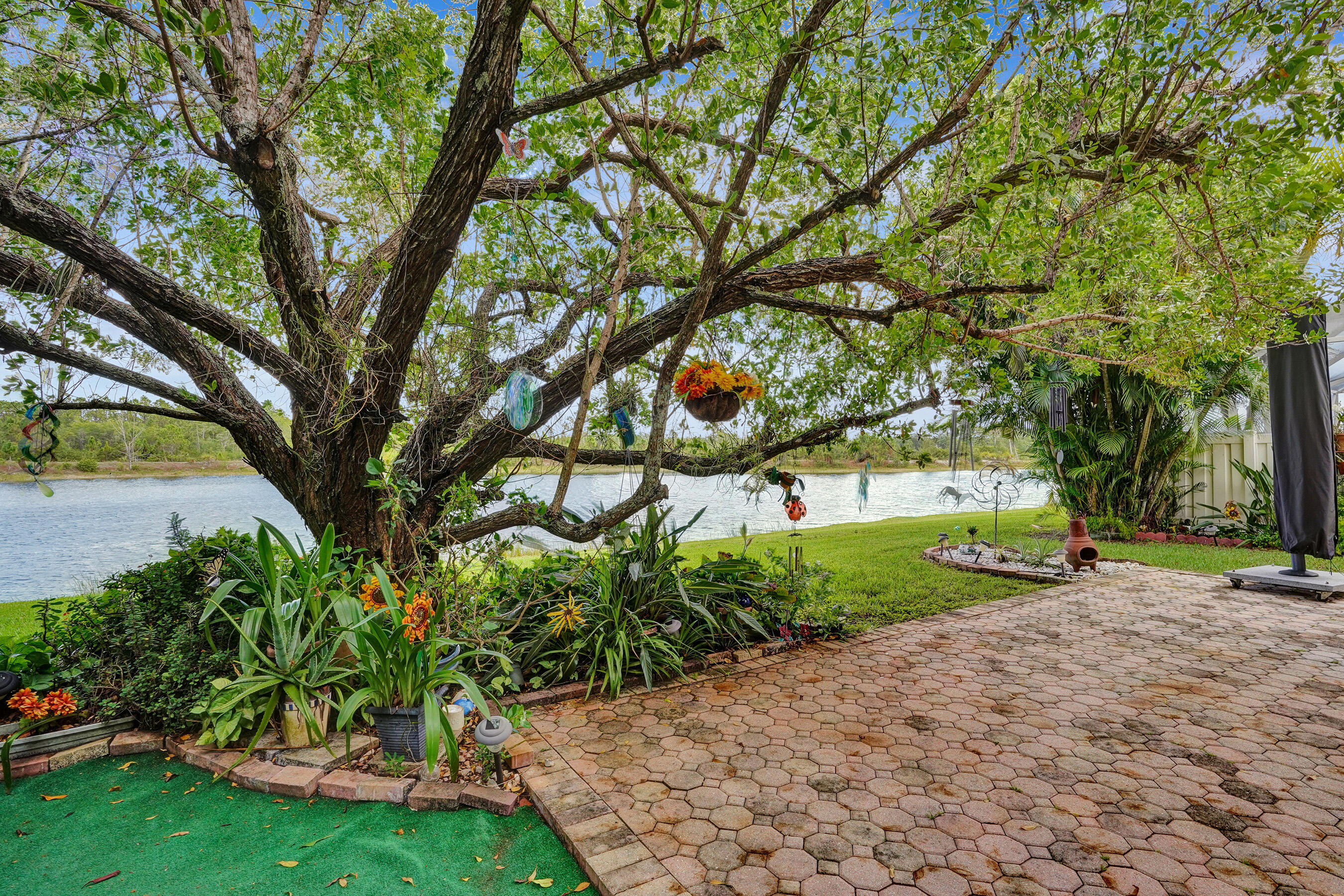4352 N San Andros
