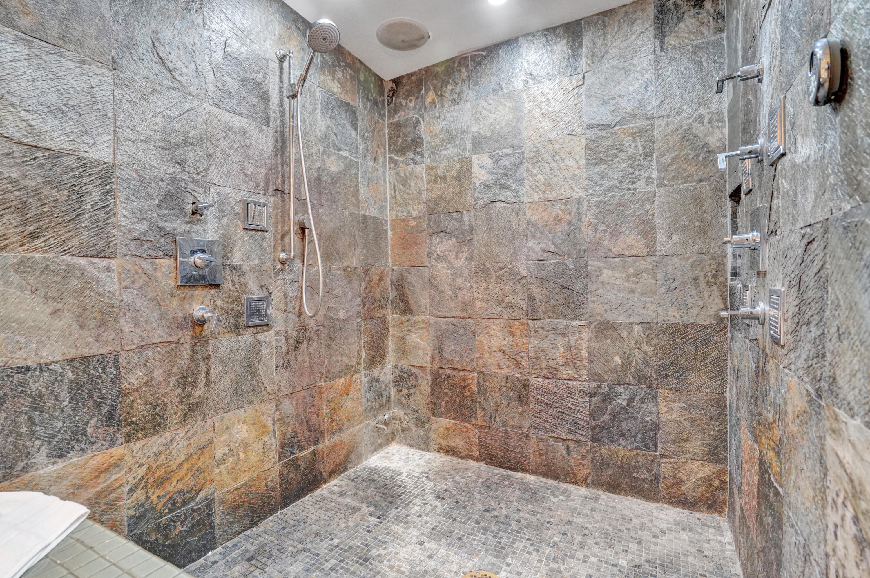 2751 NE 23rd Court
