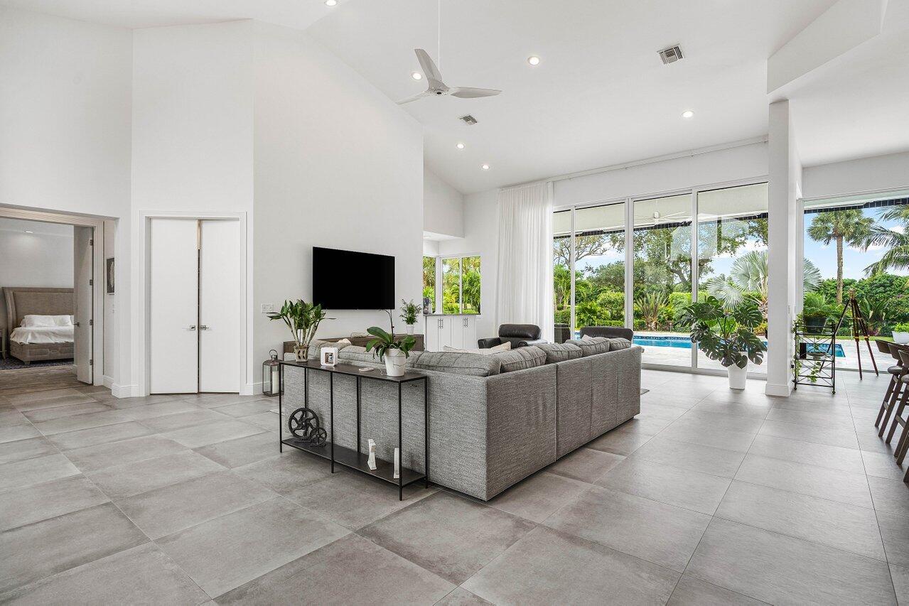 4824 Bocaire Boulevard