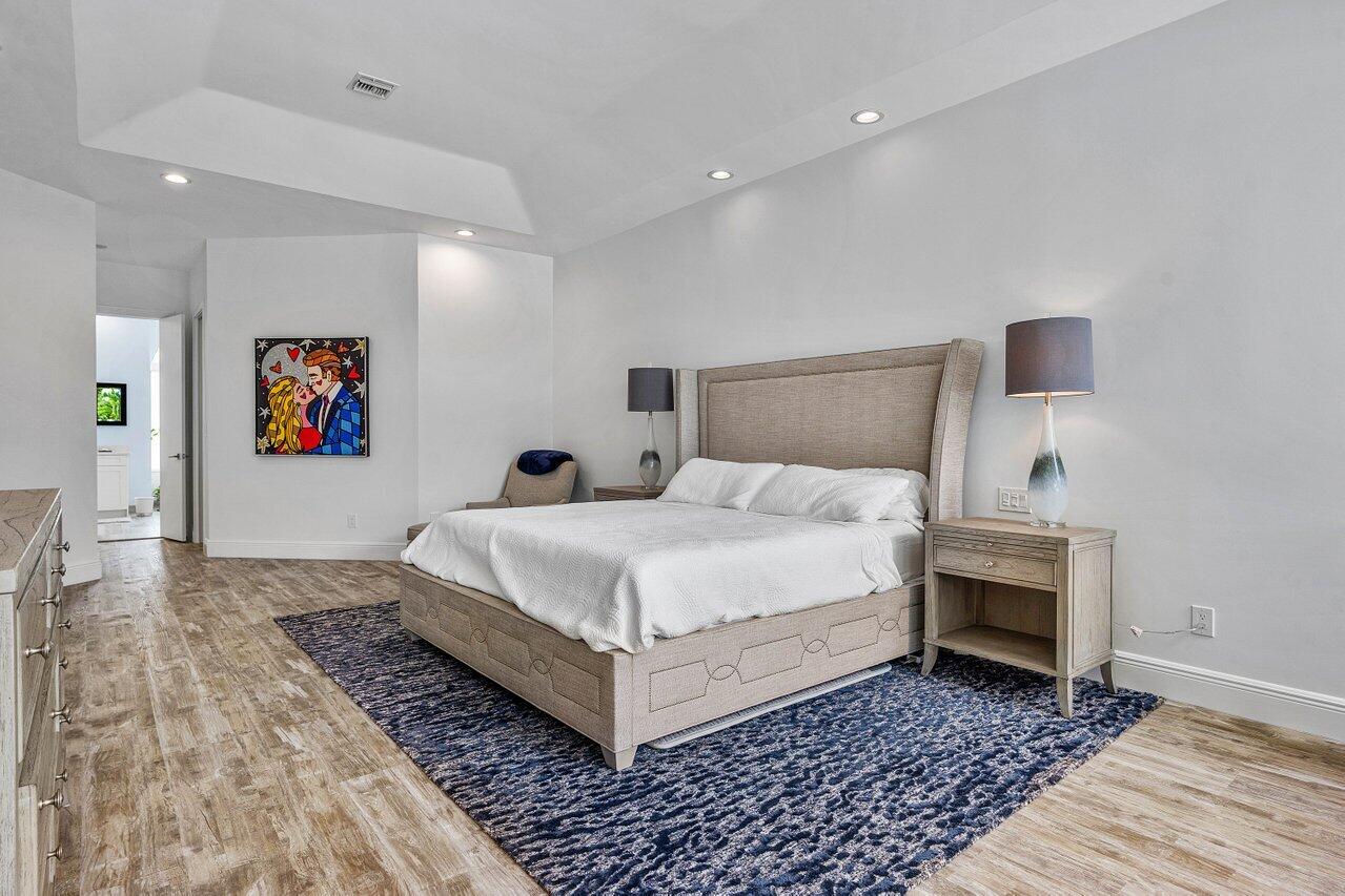 4824 Bocaire Boulevard