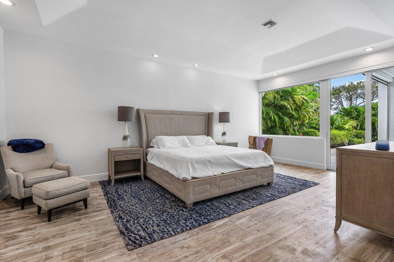 4824 Bocaire Boulevard