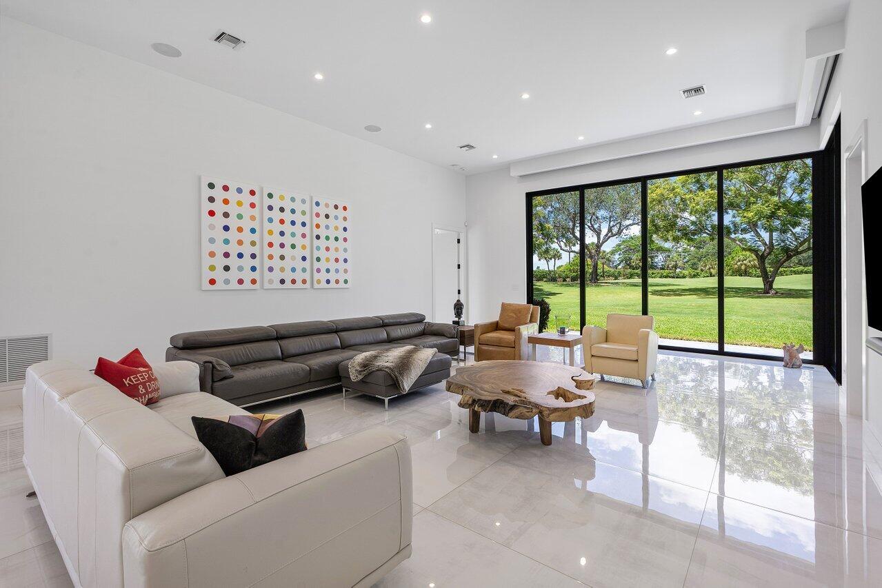 4896 Bocaire Boulevard