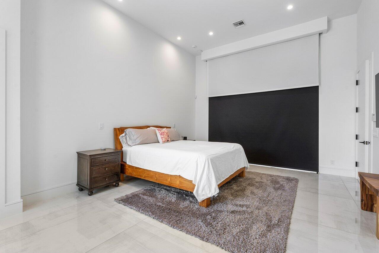 4896 Bocaire Boulevard