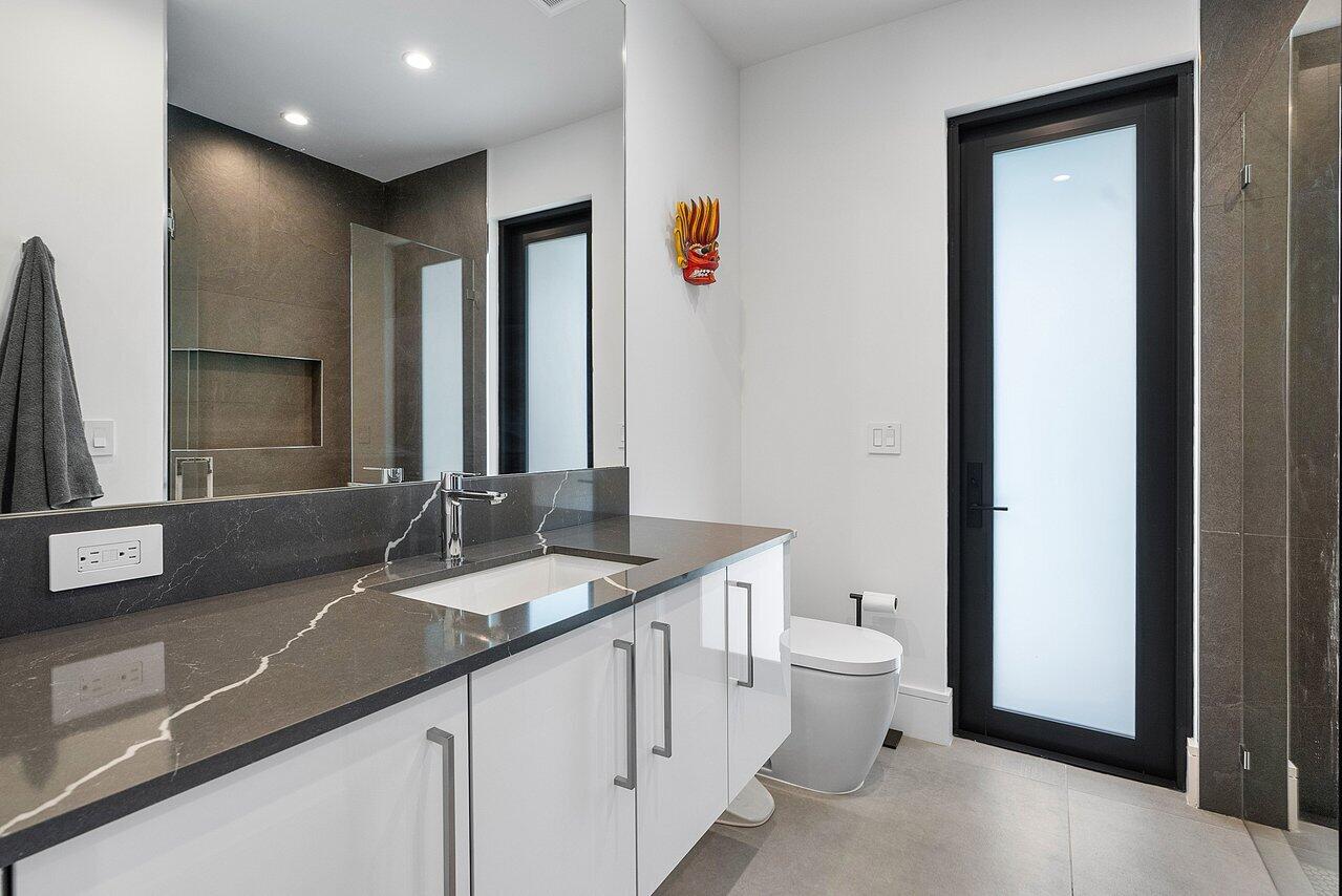 4896 Bocaire Boulevard