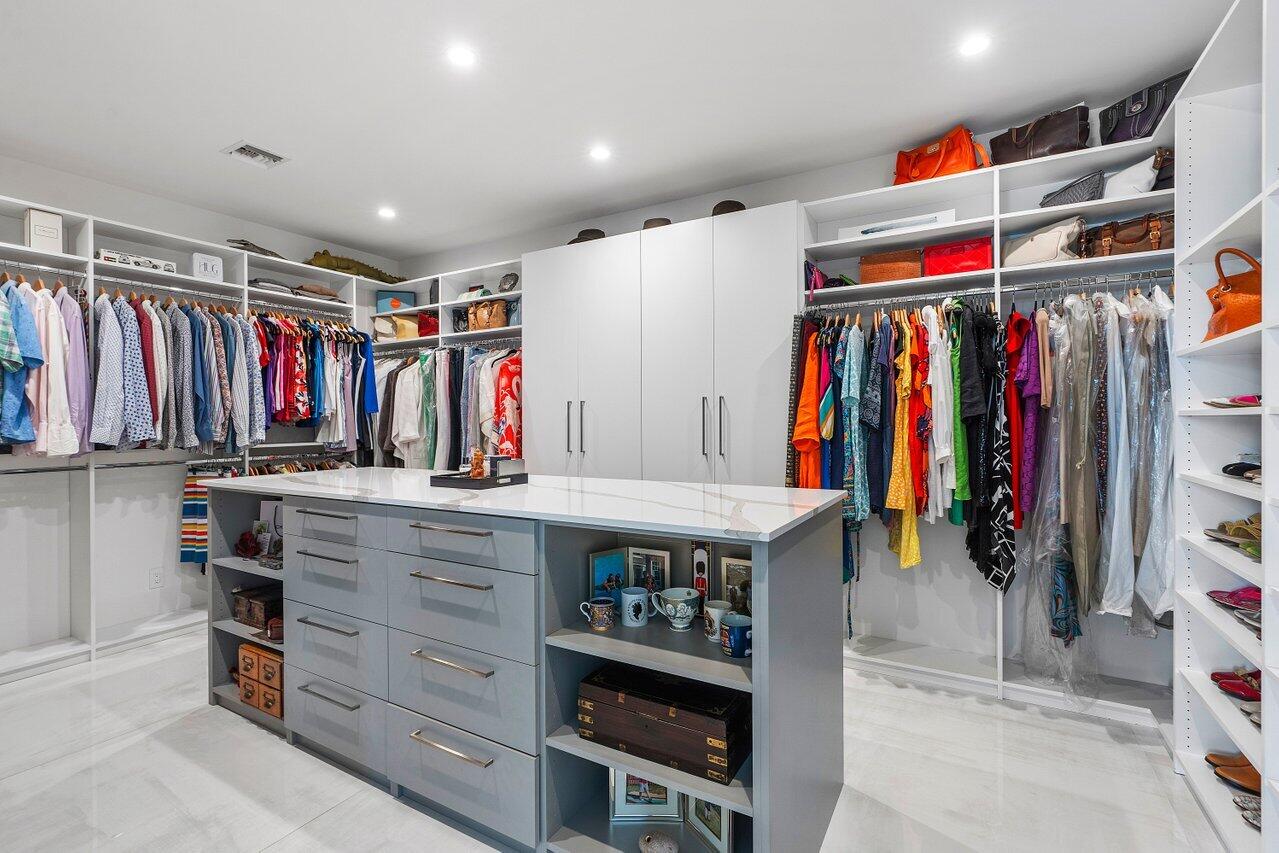 4896 Bocaire Boulevard