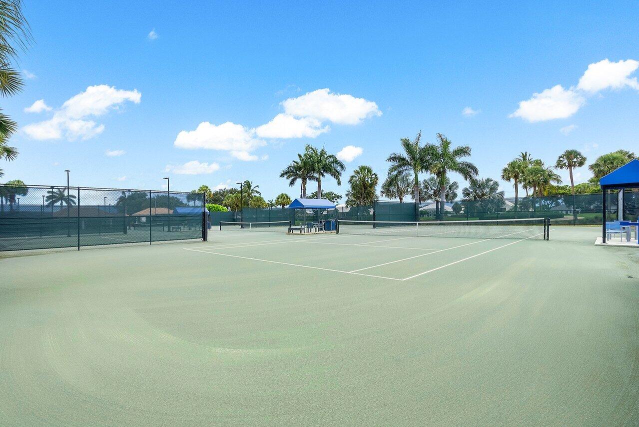 4896 Bocaire Boulevard