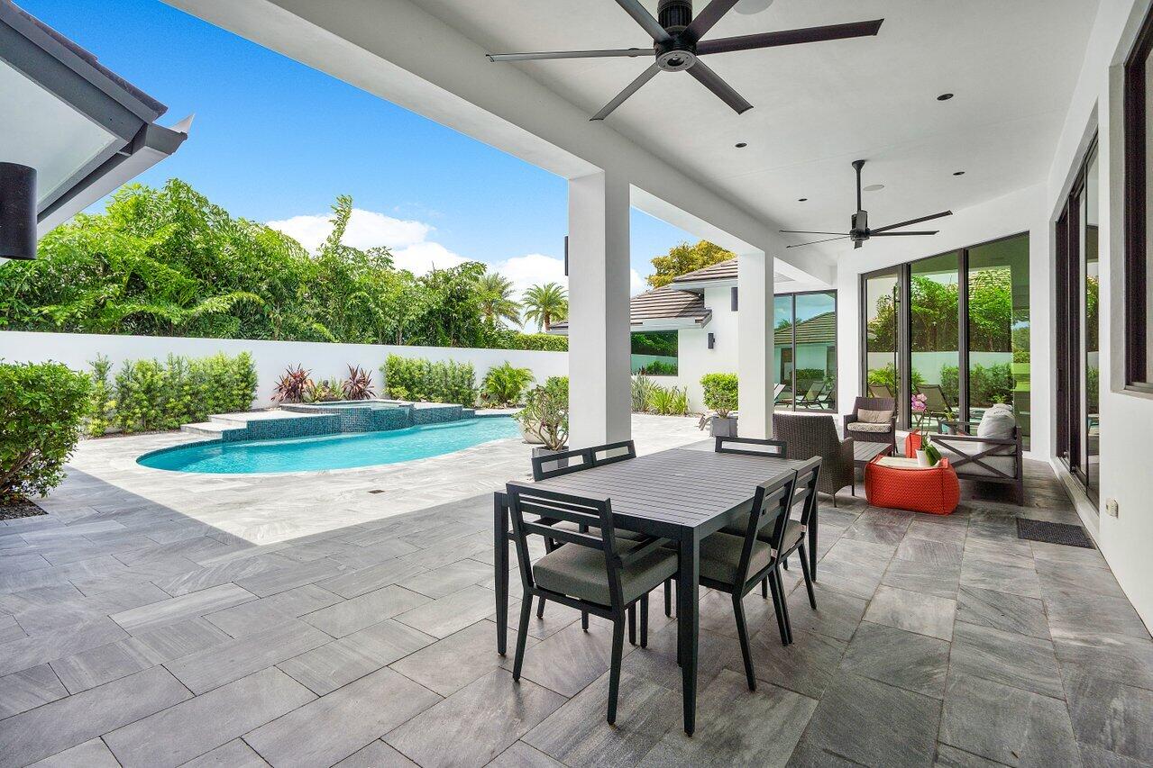 4896 Bocaire Boulevard