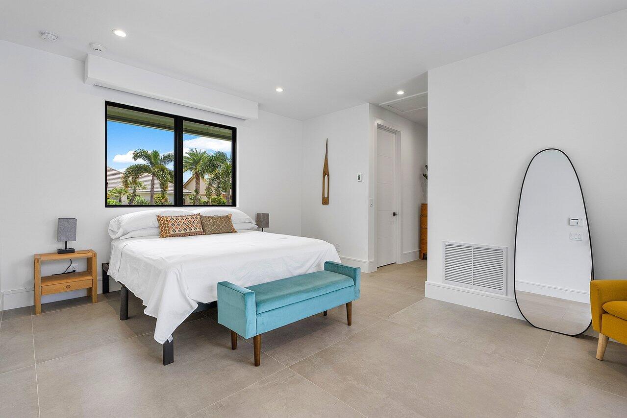 4896 Bocaire Boulevard