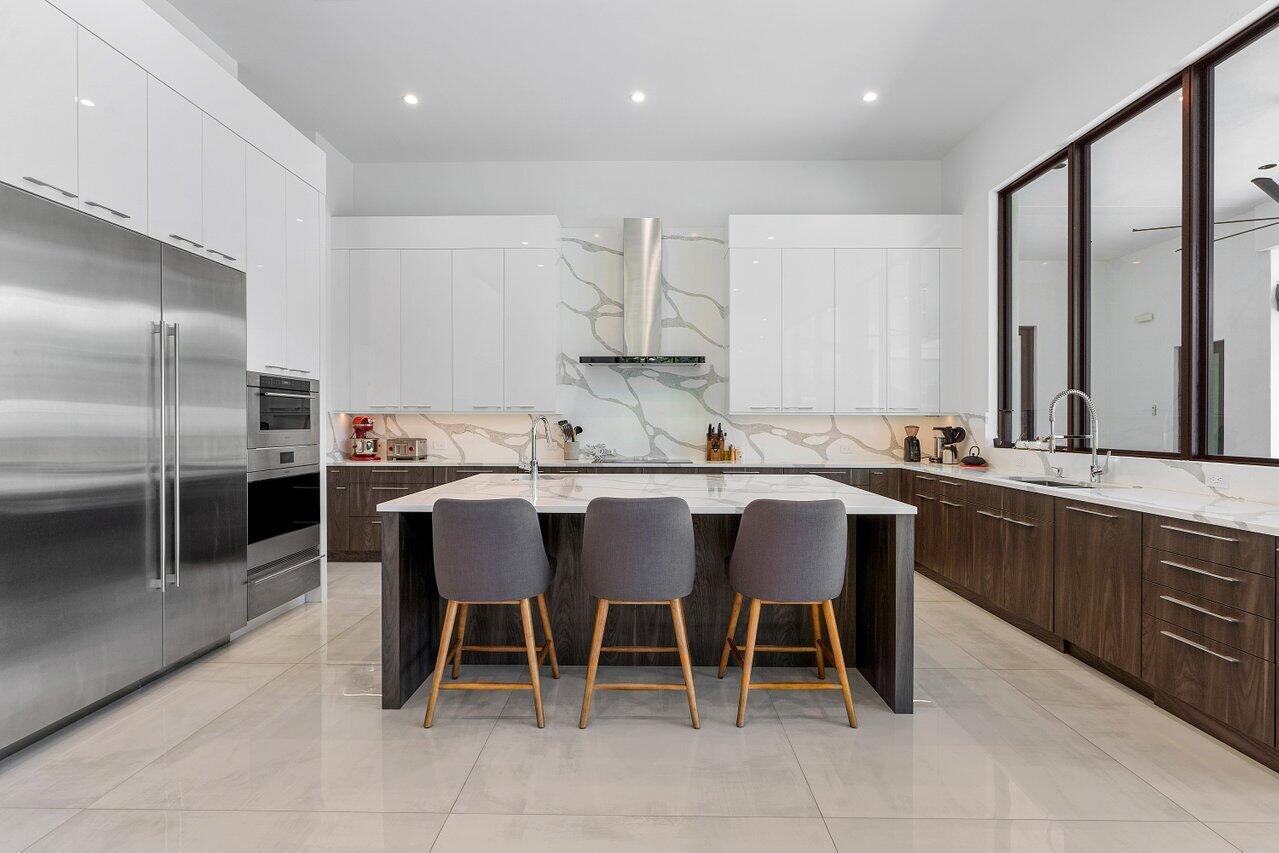 4896 Bocaire Boulevard