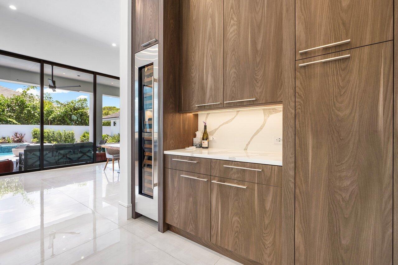 4896 Bocaire Boulevard