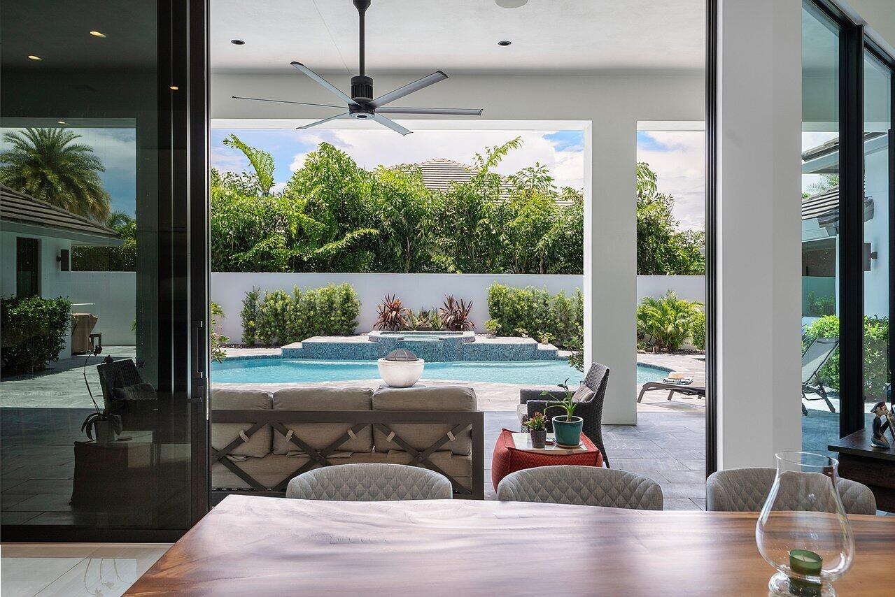 4896 Bocaire Boulevard