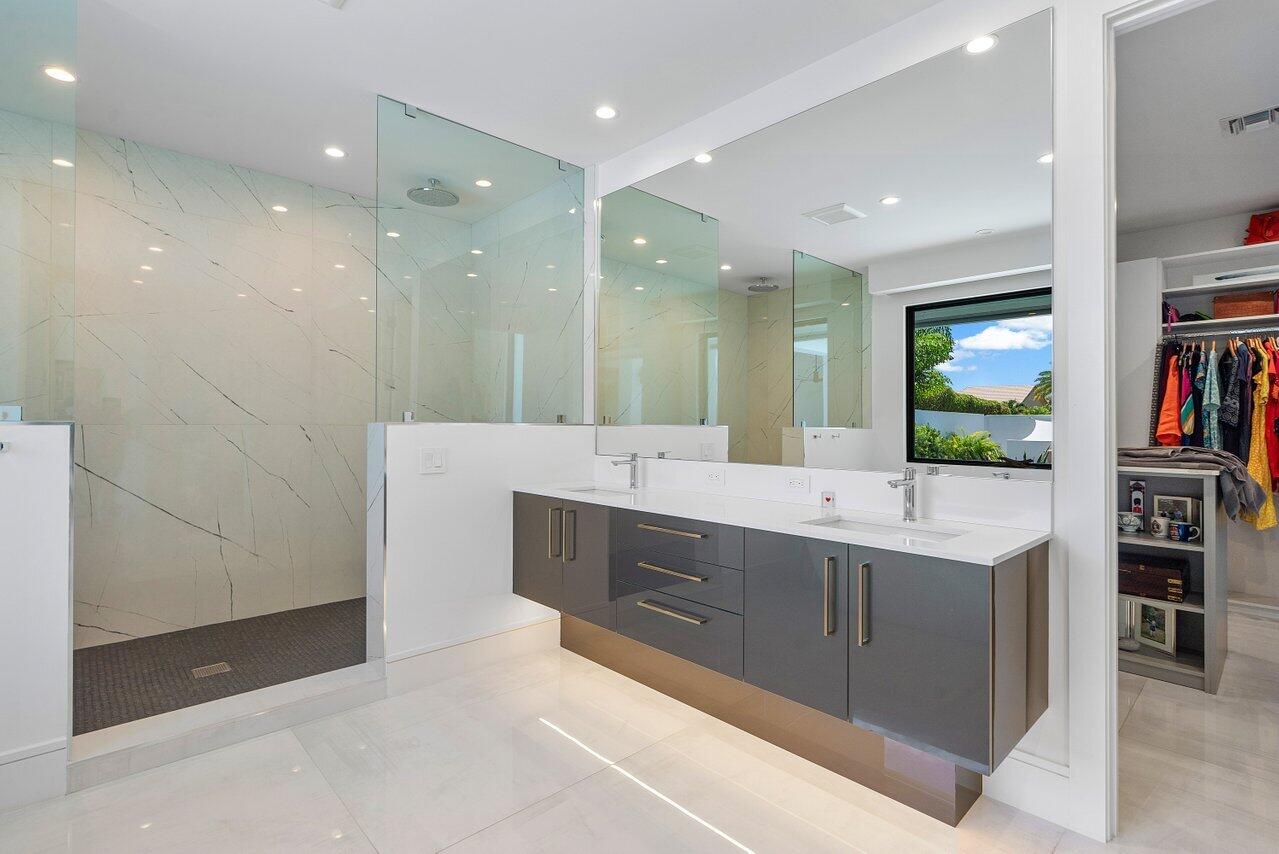 4896 Bocaire Boulevard