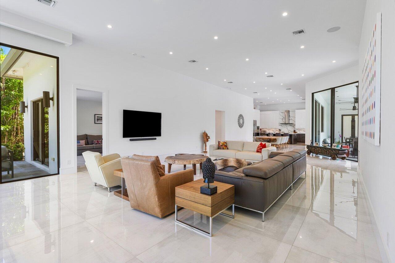 4896 Bocaire Boulevard